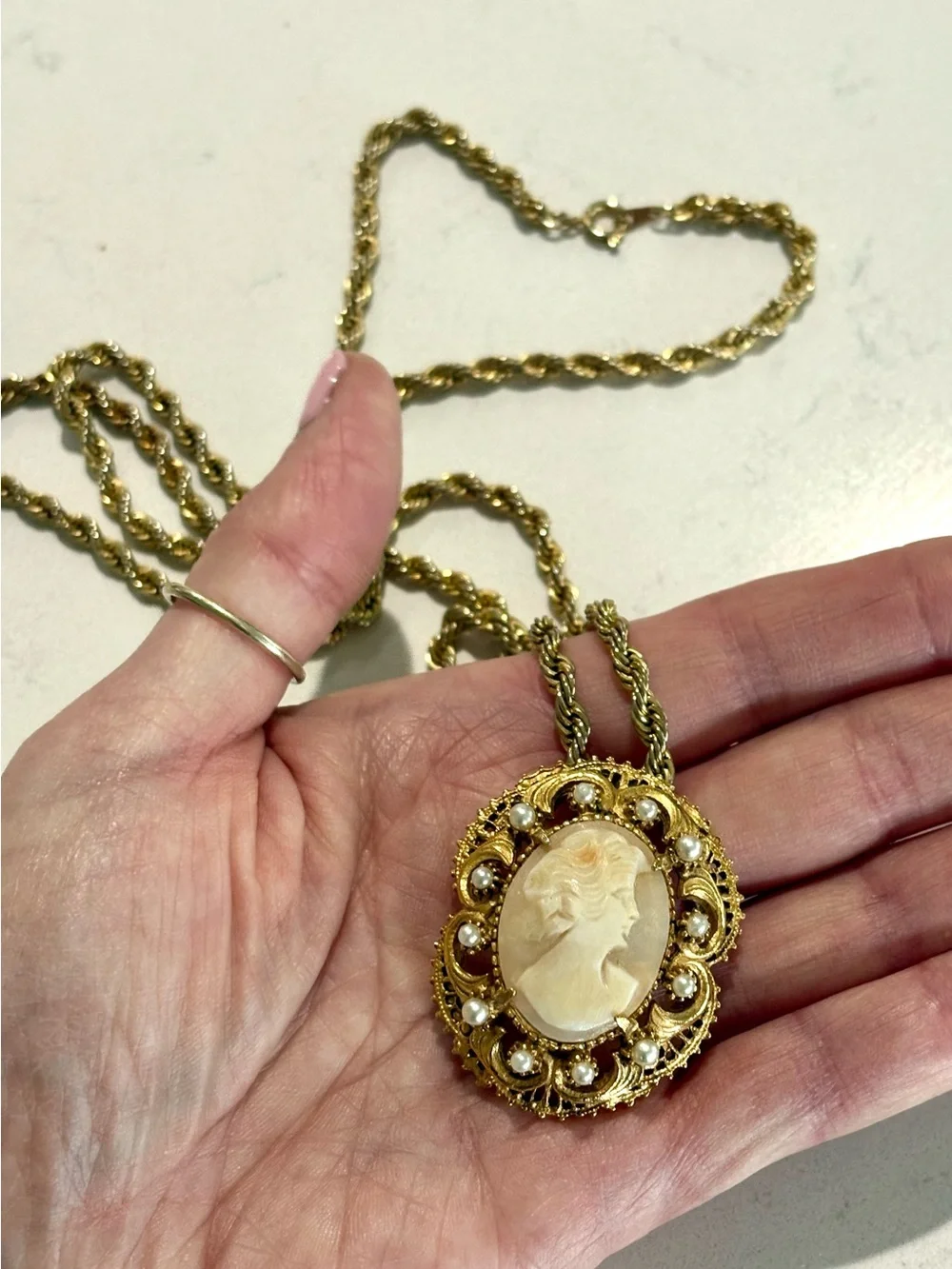 Vintage Florenza Cameo Pendant Brooch Necklace Gold Tone Faux Pearl 30”